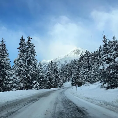 アパート Space For A Couple On Of The World サメーダン